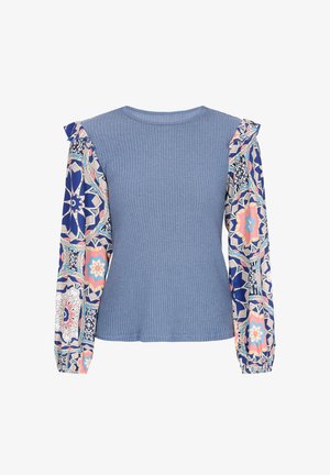 Kék csíkolt felső, mintás hosszú ujjal kék, rózsaszín és krém árnyalatokban. Ráncolt válldíszekkel és kerek nyakkivágással rendelkezik.