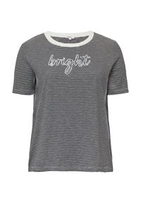 Zwart-wit gestreept t-shirt met korte mouwen en een ronde halslijn, met het woord "bright" in cursief op de voorkant.