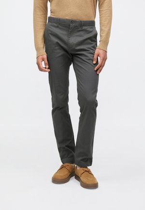 BLEECKER PIMA - Chinos tipa bikses - dark greenery