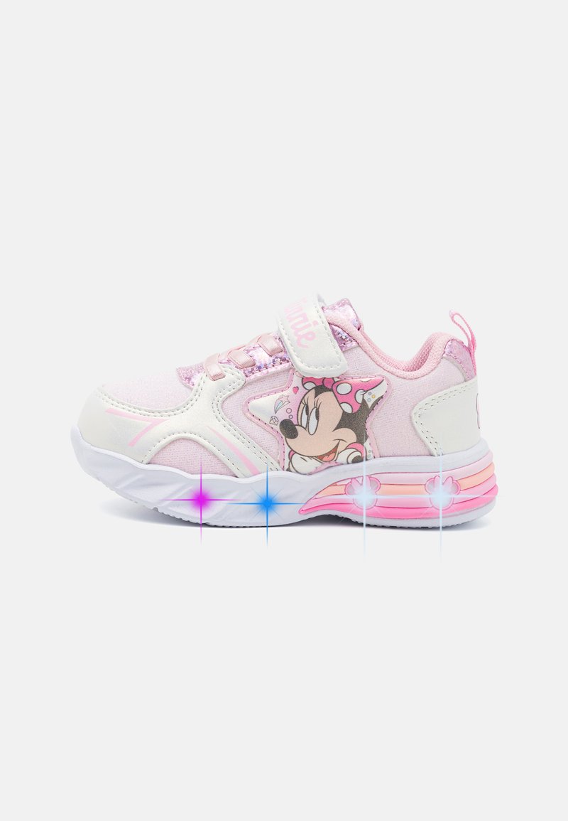 Sneakers rosa chiaro con base bianca, caratterizzati da un design di Minnie Mouse, accenti glitter e suole che si illuminano. Cinturino in velcro per una vestibilità sicura.