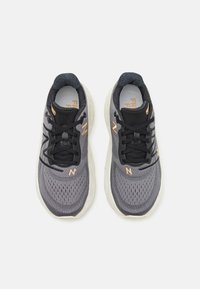 New Balance FRESH FOAM X MORE V4 - Tekaški copati za cesto - black