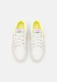 Jordan JORDAN STADIUM 90 UNISEX - Basketballsko - sail/light laser orange/white/laser fuchsia