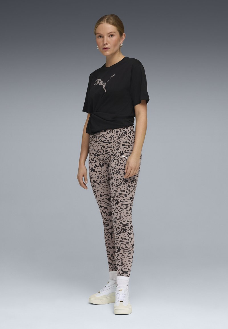 Puma ESSENTIALS GRAPHICS BEDRUCKTE - Legíny - kalhoty - sandstone