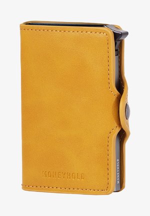 Portafoglio giallo in pelle con una textura liscia, dotato di chiusura a scatto, logo "MONEYHOLD" impresso e un design elegante per la conservazione delle carte.