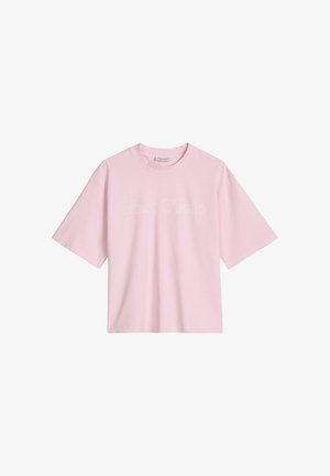 Jasnoróżowa koszulka z krótkim rękawem, okrągłym dekoltem i subtelnym, wypukłym logo "Marc O'Polo" na przodzie.