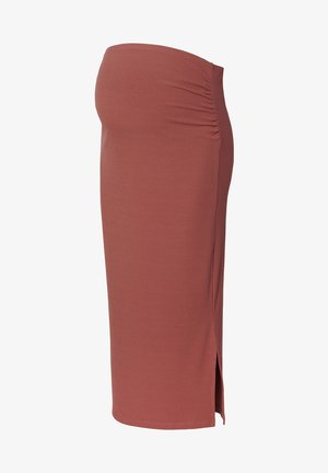 Jupe crayon de maternité en tissu côtelé, couleur rouille, avec des fentes latérales et des détails froncés à la taille pour un ajustement flexible.
