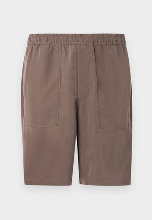 Shorts marron longueur genoux avec une taille élastique et deux grandes poches plaquées à l'avant, posés à plat sur un fond blanc.
