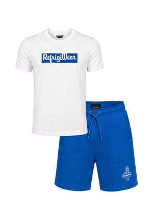 Maglietta bianca a maniche corte con logo blu "RefrigiWear" abbinata a pantaloncini blu con coulisse e piccolo logo bianco sulla gamba sinistra.