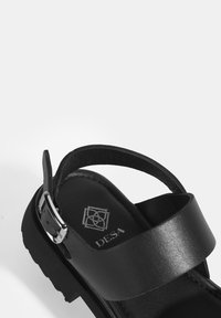 Desa Plateausandalette - black