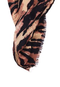 Sciarpa con stampa animale marrone e nera realizzata in tessuto morbido, con bordi sfrangiati e un sottile filo dorato che attraversa il design.