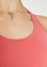 ONLY Play ONPDAISY-2 SEAM BRA  - Brassières de sport à maintien normal - mineral red