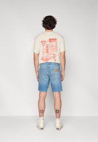 Wrangler FRONTIER - Shorts vaqueros - johnny