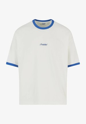 T-shirt bianca con colletto e orli delle maniche a coste blu. Presenta un piccolo testo ricamato blu "Proibito" sul davanti. Vestibilità casual.