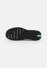 Nike Sportswear W NIKE WAFFLE ONE - Sapatilhas - white/lime glow/black