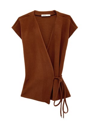 Top marrón de manga corta con escote en V y detalle de lazo lateral, confeccionado en tejido de punto suave.