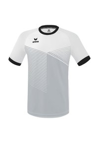 Maglia sportiva bianca e grigia con collo rotondo, maniche corte e dettagli neri. Presenta strisce diagonali e un logo sulla parte superiore sinistra.