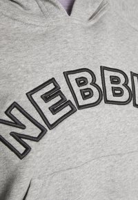 Nebbia ICONIC HERO WITH A HOODIE - Mikina - light grey