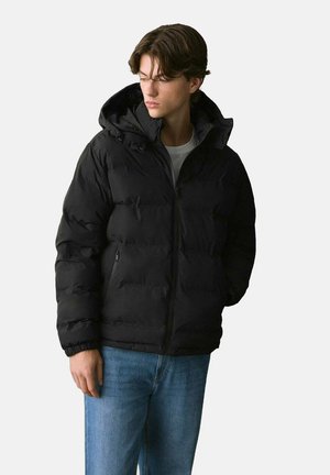 Giacca a vento nera con chiusura con zip, cappuccio staccabile e tasche laterali. Design a texture trapuntata con un tessuto morbido e polsini elasticizzati.