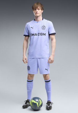 Puma, OLYMPIQUE DE MARSEILLE 26/27 SHORTS - Klub merchandise - lavendar pop-new navy