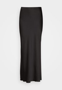 Lang zwarte satijnen rok met een hoge taille en een soepele, licht uitlopende silhouet tegen een effen witte achtergrond.