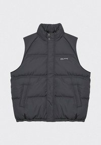 Czarna puchowa kamizelka z wysokim kołnierzem, zapięciem na zatrzaski z przodu oraz bocznymi kieszeniami. Posiada pikowany wzór i małe logo na lewej piersi.