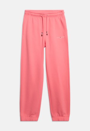 Ροζ φόρμα με κορδόνι στη μέση, ελαστικές μανσέτες και πλαϊνές τσέπες, με μικρό λογότυπο στο πάνω μέρος του αριστερού μηρού.