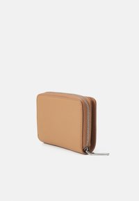 Calvin Klein MUST MEDIUM ZIP AROUND WALLET - Portafoglio - lion