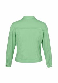 Groene denimjas met een kraag, lange mouwen en knoopsluiten. Heeft gestikte details en een getailleerd ontwerp achter.