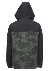 Hoodie jack met een zwart bovenstuk en een camouflagegroen onderstuk met een gestructureerd patroon, gemaakt van waterafstotend materiaal.