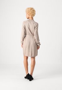 ONLY Petite ONLLEVA BELT DRESS - Φόρεμα-πουλόβερ - beige