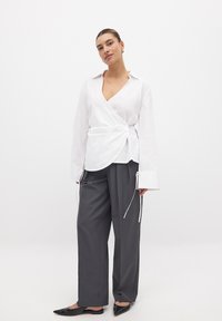 NA-KD WRAP - Hemdbluse - white