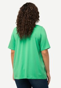 Ulla Popken A-LINIE HALBARM - T-shirt con stampa - spring green