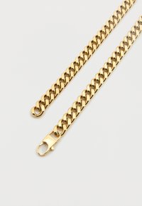 Αλυσίδα επιχρυσωμένη με διασυνδεδεμένους κρίκους, λεία υφή και ισχυρό κούμπωμα τύπου αστακού στην μία άκρη για ασφαλή στερέωση.