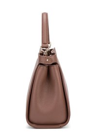 Borsa in pelle marrone con superficie testurizzata, forma strutturata e tracolla regolabile. Presenta accessori in oro e bordi arrotondati.