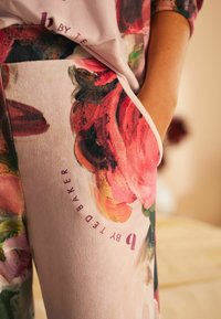 B by Ted Baker PRINT COSY HANDFEEL SET - Pidžamas komplekts - pink floral
