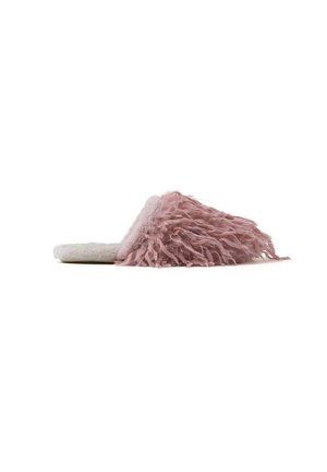 Pantofole scivolose rosa fuzzy con un esterno in pelliccia texturizzato e una suola morbida e imbottita di grigio chiaro. Design casual aperto all'avampiede.