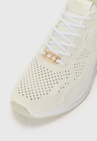 Thumbnail Image 6