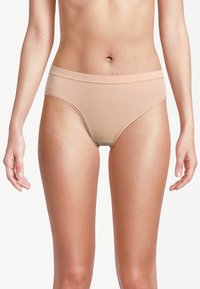 Beige bomulds hipstertrusser med en glat tekstur, en bred elastisk taljebånd og enkelt design. Ingen synlige mønstre eller hardwares detaljer.