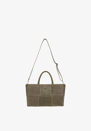 Prostokątna torebka zamszowa w kolorze taupe z wzorem patchwork, dwoma uchwytami oraz odpinanym, regulowanym paskiem na ramię.