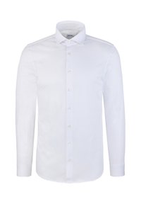 Chemise blanche à manches longues pour homme avec fermeture boutonnée sur le devant et col classique, présentée sur un fond blanc uni.