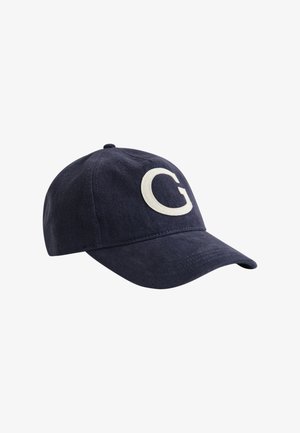 Marineblaue Baseballkappe mit gebogenem Schirm und großem weißem Buchstaben G auf dem Frontpanel gestickt.