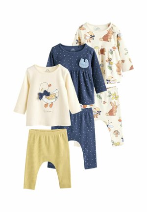 Vierteiliger Kinderbekleidungsset mit gemusterten Langarmshirts und Leggings in Creme, Marineblau und Gelb mit verspielten Designs.