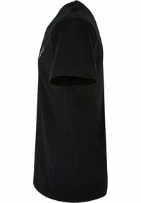 Černé bavlněné tričko, krátké rukávy, design s kulatým výstřihem, volný střih, s viditelnými švy podél lemu a rukávů.