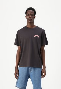 Wrangler - GRAPHIC TEE - Print T-shirt - faded black Thumbnail Image 1