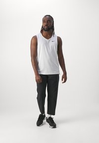 Nike Performance APS - Træningsbukser - black/sail
