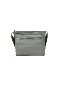 Bolso bandolera gris hecho de una tela suave, con un bolsillo frontal con cremallera, patrón acolchado y correa ajustable. Diseño minimalista con herrajes plateados.