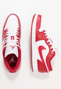 Jordan AIR JORDAN 1 LOW - Sapatilhas - gym red/white