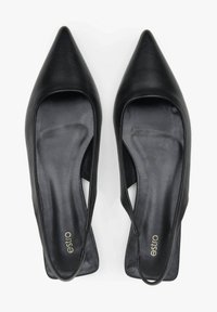 Czarne skórzane buty typu slingback z wąskim noskiem. Gładka faktura i odkryte boki. Posiadają złote logo "estro" na wkładce.