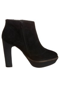 Czarne zamszowe botki za kostkę z wysoką platformą i szpilkowymi obcasami. Posiadają boczny zamek błyskawiczny oraz ozdobne przeszycia na krawędzi podeszwy.