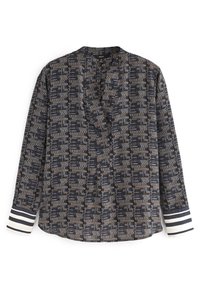 Blusa a maniche lunghe con un motivo geometrico nei colori blu navy, oro e crema, con una leggera caduta e polsini a strisce a contrasto.